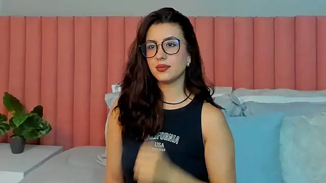 EmaSaenz online show from 04/04/26, 09:12