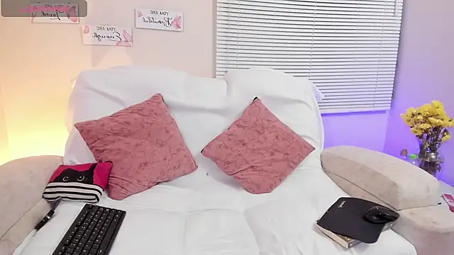 Snapshot of saracrowe chatting on 01/13/25, 06:16 saracrowe online show from 01/13/25, 06:16