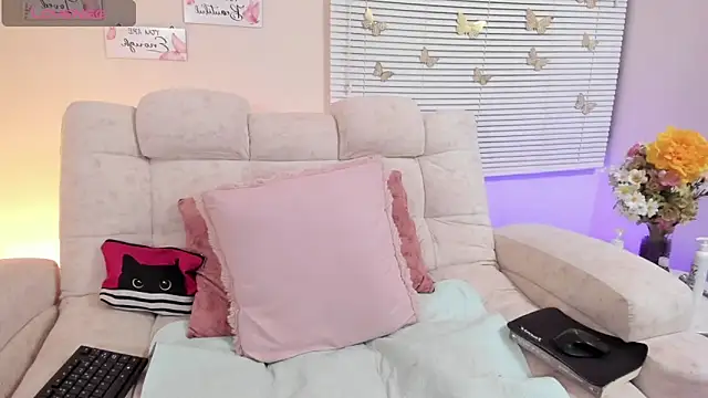 Snapshot of saracrowe chatting on 03/14/25, 05:05 saracrowe online show from 03/14/25, 05:05