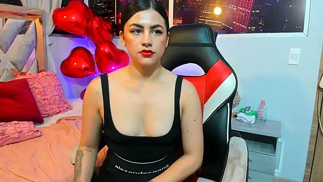 Snapshot of Kendall_Sophy chatting on 02/13/25, 11:37 Kendall Sophy online show from 02/13/25, 11:37