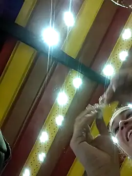 Sara smiiith211 online show from 01/22/25, 12:06