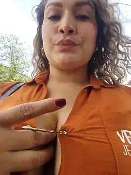 Sara smiiith211 online show from 04/06/26, 03:13