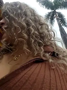 Sara smiiith211 online show from 04/18/26, 07:07