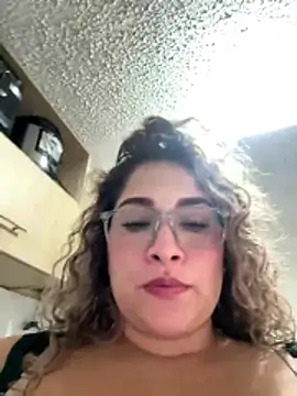 Sara smiiith211 online show from 04/23/26, 03:14