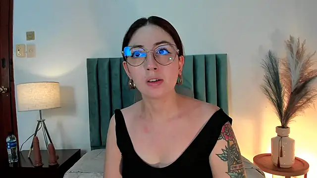 Emilywatsonn online show from 03/04/25, 11:40