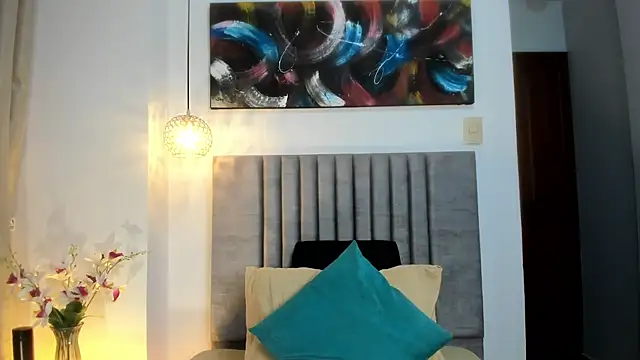 Emilywatsonn online show from 10/15/25, 12:33