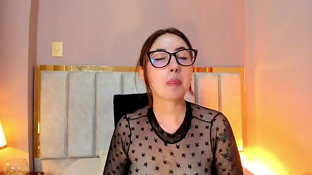 Emilywatsonn online show from 11/29/25, 12:24