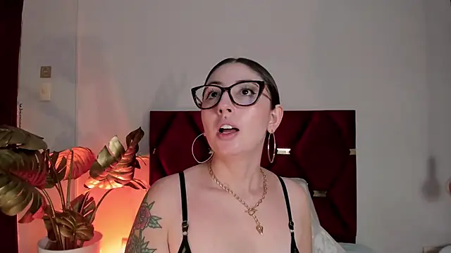 Emilywatsonn online show from 01/13/26, 09:20