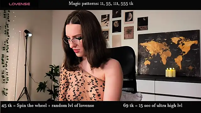 Snapshot of Alicia_x_art chatting on 06/12/26, 07:35 Alicia x art online show from 06/12/26, 07:35