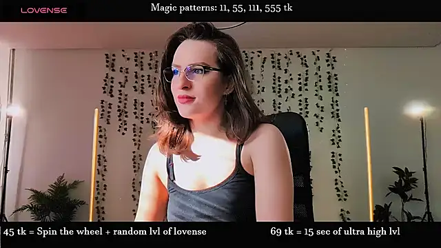 Snapshot of Alicia_x_art chatting on 06/14/26, 03:36 Alicia x art online show from 06/14/26, 03:36