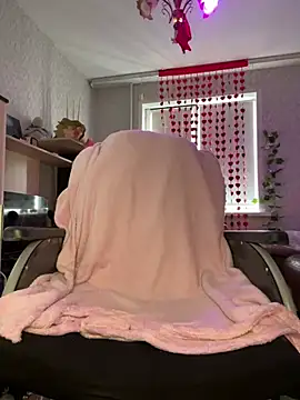 MiniSophiaa online show from 03/18/25, 07:52