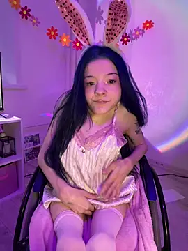 MiniSophiaa online show from 04/04/26, 08:23