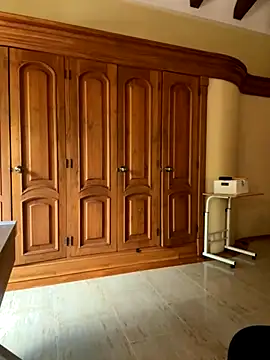 Amelia Rouse online show from 10/04/25, 04:27