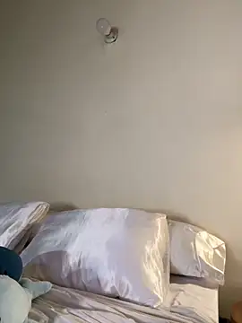 Amelia Rouse online show from 10/18/25, 07:58