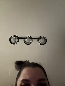 Snapshot of babyyboomm chatting on 12/15/24, 03:53 babyyboomm online show from 12/15/24, 03:53