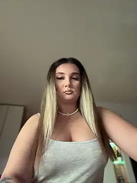 Snapshot of babyyboomm chatting on 12/19/24, 08:02 babyyboomm online show from 12/19/24, 08:02