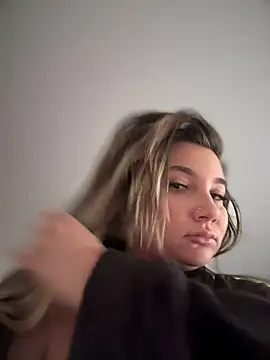 Snapshot of babyyboomm chatting on 01/22/25, 01:32 babyyboomm online show from 01/22/25, 01:32