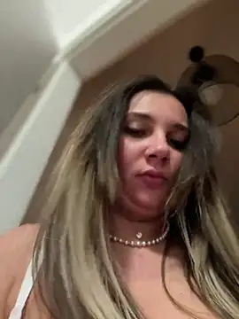 Snapshot of babyyboomm chatting on 01/30/25, 01:22 babyyboomm online show from 01/30/25, 01:22