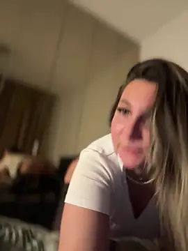 Snapshot of babyyboomm chatting on 02/08/25, 01:43 babyyboomm online show from 02/08/25, 01:43