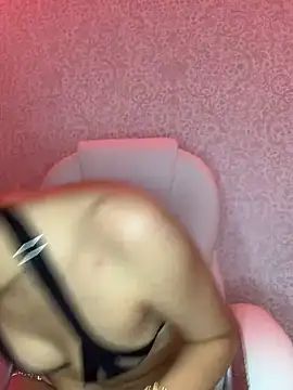 Snapshot of _Aura- chatting on 02/19/25, 03:39 Aura- online show from 02/19/25, 03:39