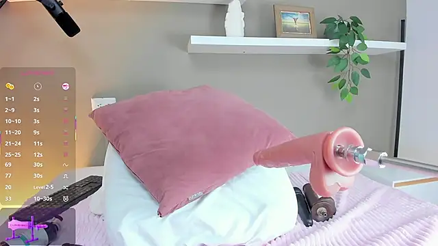 ashley nicoll online show from 12/03/25, 07:12