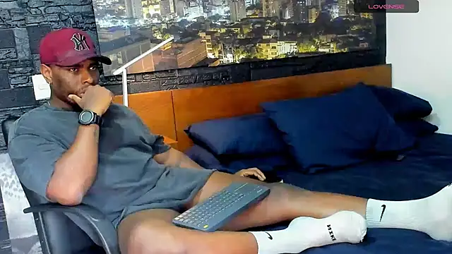 Snapshot of thomas_santtos1 chatting on 02/14/25, 07:54 thomas santtos1 online show from 02/14/25, 07:54