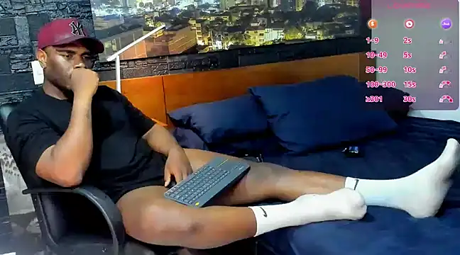 Snapshot of thomas_santtos1 chatting on 02/19/25, 11:04 thomas santtos1 online show from 02/19/25, 11:04