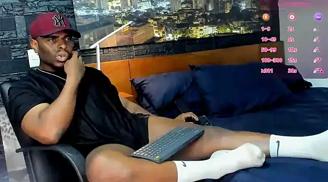 Snapshot of thomas_santtos1 chatting on 03/17/25, 11:32 thomas santtos1 online show from 03/17/25, 11:32