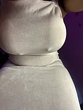 Snapshot of Cherrytowild chatting on 02/08/26, 04:05 Cherrytowild online show from 02/08/26, 04:05