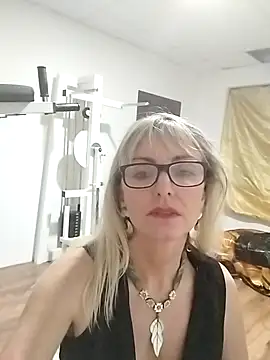 Snapshot of Tinuus chatting on 03/17/25, 02:52 Tinuus online show from 03/17/25, 02:52