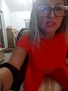 Snapshot of Tinuus chatting on 11/10/25, 07:46 Tinuus online show from 11/10/25, 07:46