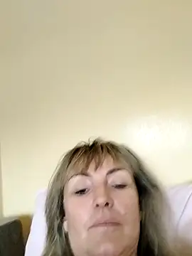 Snapshot of Tinuus chatting on 11/14/25, 12:59 Tinuus online show from 11/14/25, 12:59