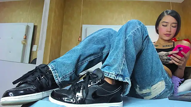 Little Jenni online show from 11/10/25, 01:43