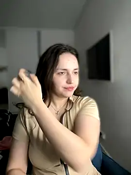 HoneySweetBee online show from 11/28/25, 11:18