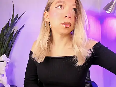 victoria qq online show from 11/04/25, 04:17