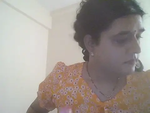Snapshot of sexyindianbitchlilly chatting on 05/11/26, 08:31 sexyindianbitchlilly online show from 05/11/26, 08:31
