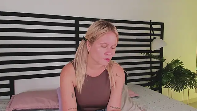 Snapshot of stefanny_ruiz_ chatting on 12/10/24, 12:16 stefanny ruiz online show from 12/10/24, 12:16