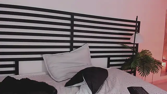 Snapshot of stefanny_ruiz_ chatting on 12/17/24, 06:42 stefanny ruiz online show from 12/17/24, 06:42