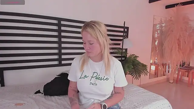 Snapshot of stefanny_ruiz_ chatting on 12/18/24, 03:33 stefanny ruiz online show from 12/18/24, 03:33