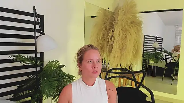 Snapshot of stefanny_ruiz_ chatting on 12/25/24, 02:56 stefanny ruiz online show from 12/25/24, 02:56