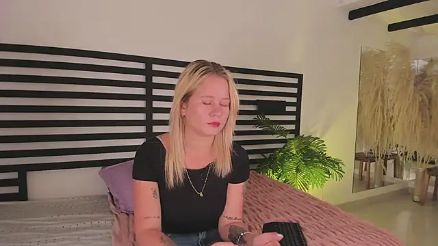 Snapshot of stefanny_ruiz_ chatting on 01/09/25, 12:41 stefanny ruiz online show from 01/09/25, 12:41