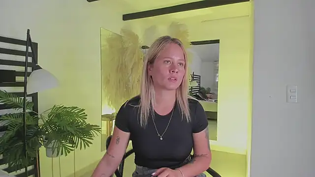 Snapshot of stefanny_ruiz_ chatting on 01/10/25, 03:37 stefanny ruiz online show from 01/10/25, 03:37