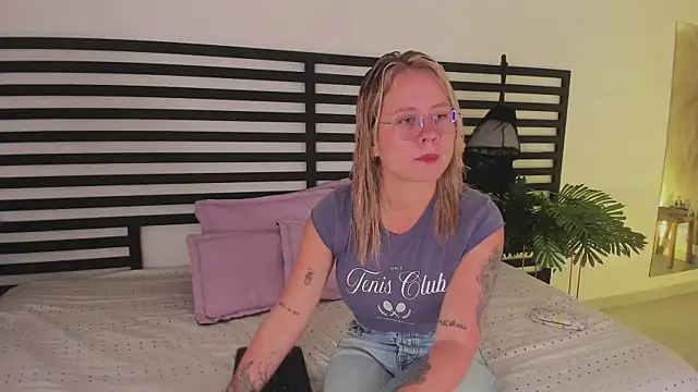 Snapshot of stefanny_ruiz_ chatting on 01/14/25, 12:45 stefanny ruiz online show from 01/14/25, 12:45