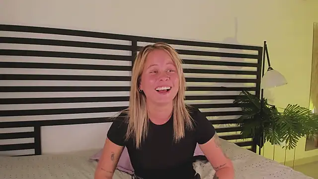 Snapshot of stefanny_ruiz_ chatting on 01/16/25, 03:46 stefanny ruiz online show from 01/16/25, 03:46