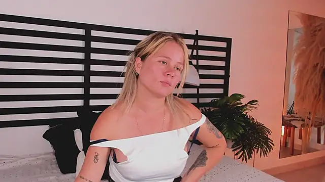 Snapshot of stefanny_ruiz_ chatting on 01/21/25, 03:32 stefanny ruiz online show from 01/21/25, 03:32