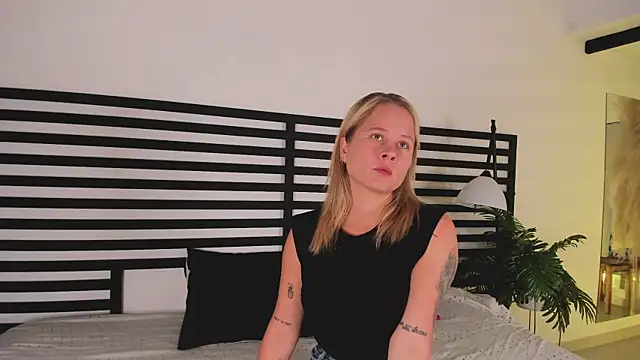 Snapshot of stefanny_ruiz_ chatting on 01/23/25, 12:19 stefanny ruiz online show from 01/23/25, 12:19