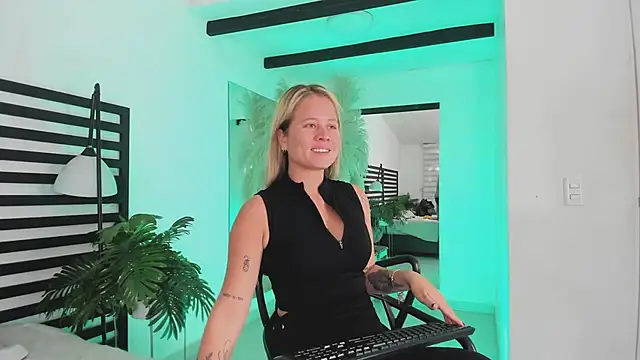 Snapshot of stefanny_ruiz_ chatting on 01/28/25, 12:22 stefanny ruiz online show from 01/28/25, 12:22