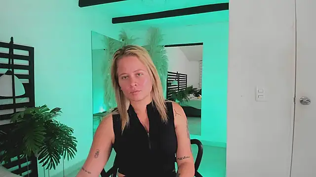 Snapshot of stefanny_ruiz_ chatting on 01/28/25, 03:25 stefanny ruiz online show from 01/28/25, 03:25