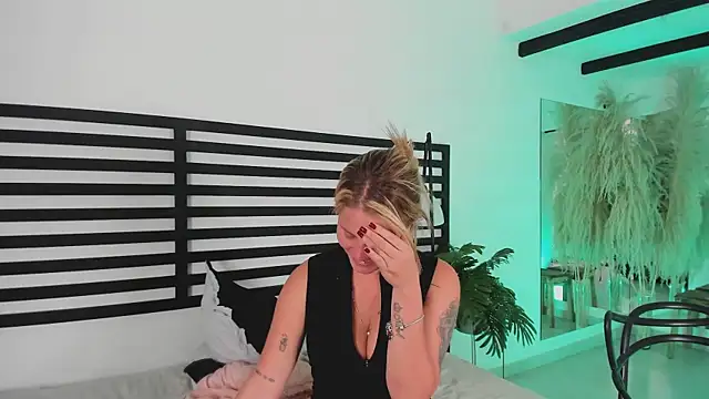 Snapshot of stefanny_ruiz_ chatting on 01/28/25, 06:28 stefanny ruiz online show from 01/28/25, 06:28