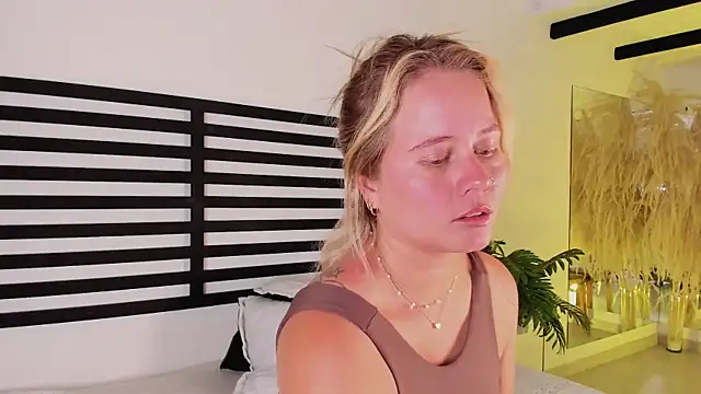 Snapshot of stefanny_ruiz_ chatting on 02/02/25, 05:37 stefanny ruiz online show from 02/02/25, 05:37